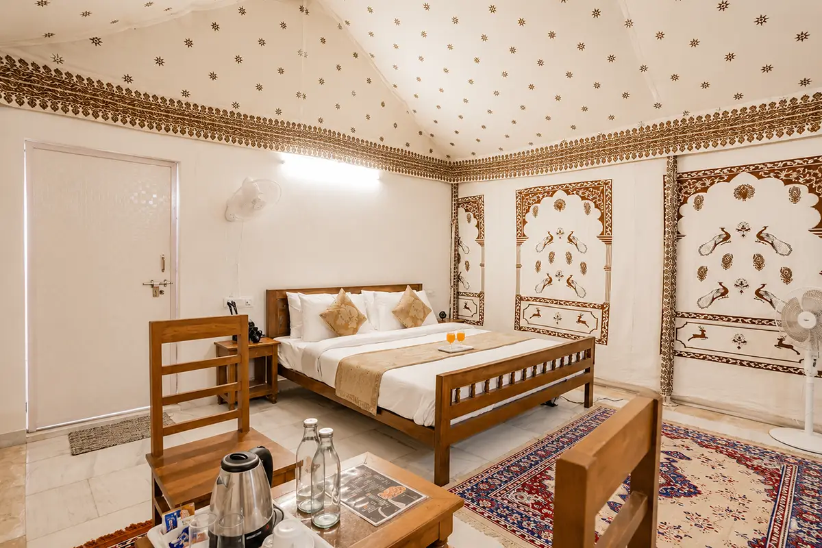 luxury-swiss-tent-in-sam-sand-dunes