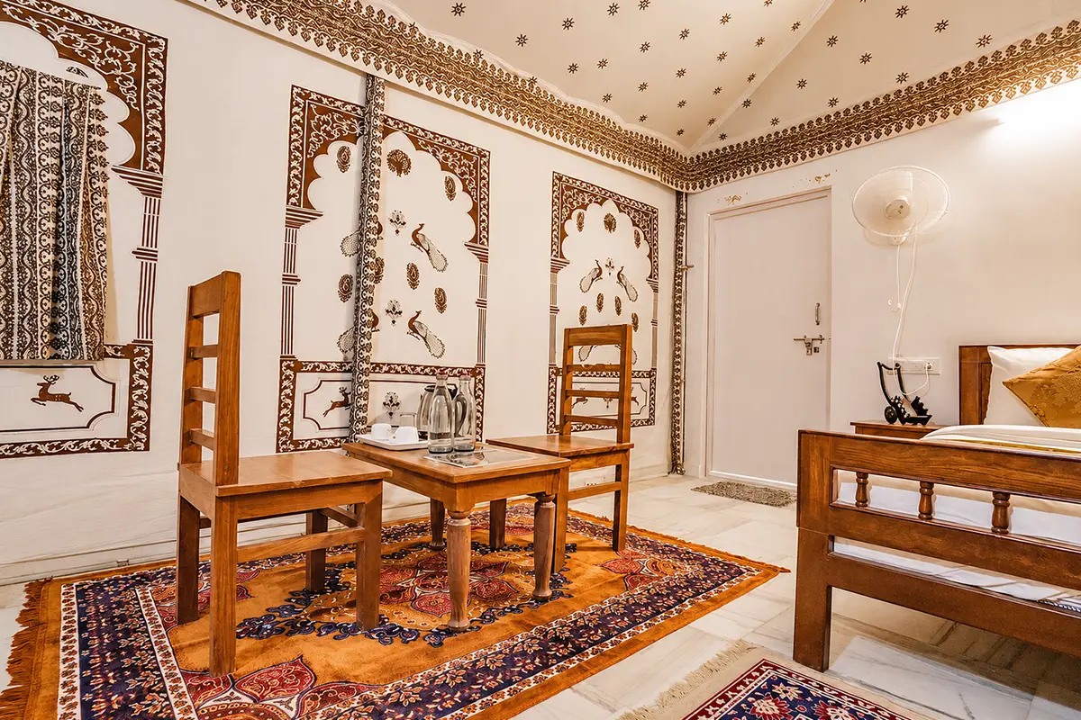 sitting-area-in-luxury-swiss-tent-jaisalmer